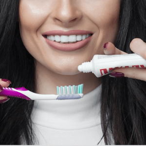 روشهای اصولی مسواک زدن و نخ دندان کشیدن